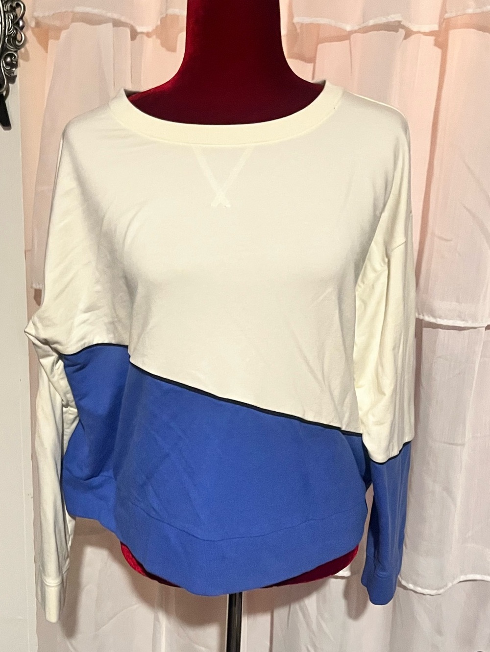 T by Talbots Women’s Colorblock Sweatshirt (Large)